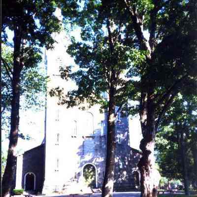 Photo of a front view of King's Chapel.