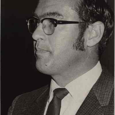 A photo view of Robert J. Ross.