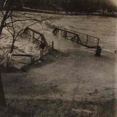 A photo of possibly the Swinging Bridge during 1936 flood.
