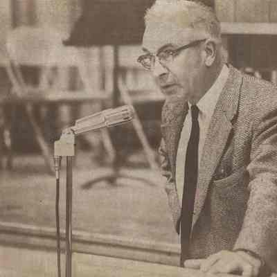A photo view of Alfred Senter.