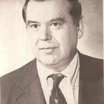 A photo view of Dr. Roger Howell Jr.