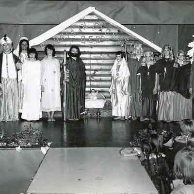 The entire cast on stage.
