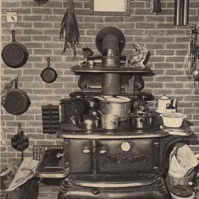 A photo view of Jill McCollum's woodstove. 1/18/11982.