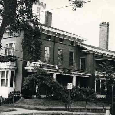 A photo of the Skolfield-Whittier House.