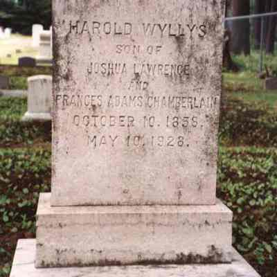 A photo of H. W. Chamberlain's gravestone.