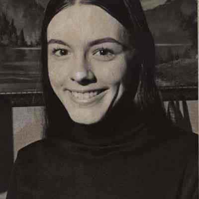 A photo view of Mary S. Hackey.