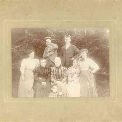 Mabel Chandler, Julia Chandler, Matilda Swift, Algernon Chandler, Sumner Poor, and several unidentified people