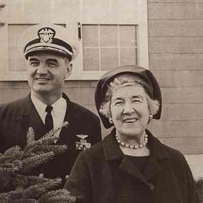 A photo view of Anna Francis Hodgkins.