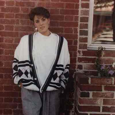A photo view of a woman. 8/28/1989.