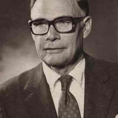 A photo view of Dr. A. Leroy Greason.
