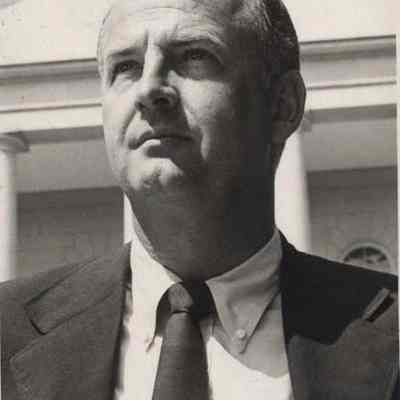 A photo view of Robert L. Morrell.