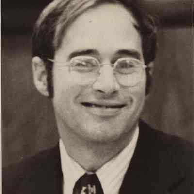 A photo view of Christopher Livesay.
