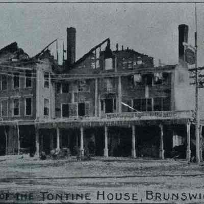 A photo of a house in Topsham. 8/1889.
