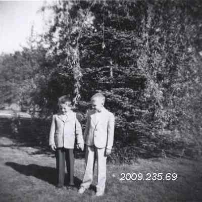 A photo of David and Scott Gordon.