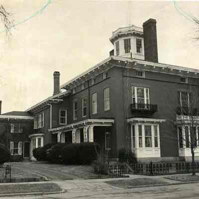 A photo of the Skolfield/Whittier House.