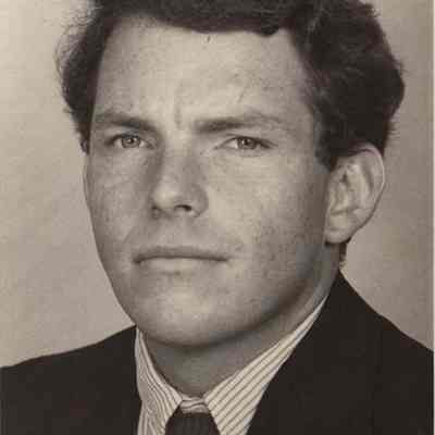 A photo view of David Rose.
