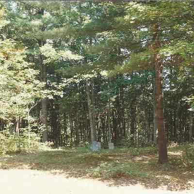 Private cemetery on the old Bath Road