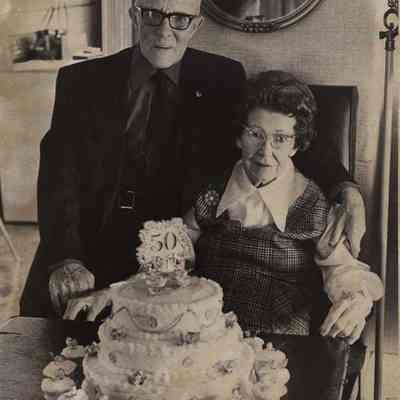 A photo view of Mr. & Mrs. Leslie J. Wold.