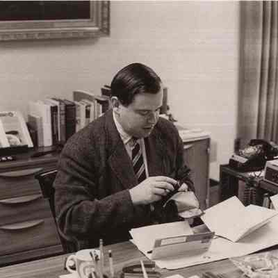 A photo view of Dr. Roger Howell Jr.
