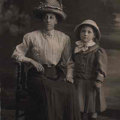 A photo of Elizabeth Sawers and her step mother.