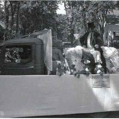 Cabot Mill Float in 200th Anniversary Parade