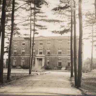 A photo of Bowdoin College Zeta Psi fraternity house.