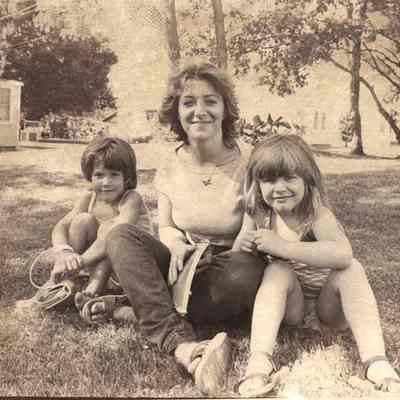 Janet Swisher, daughters