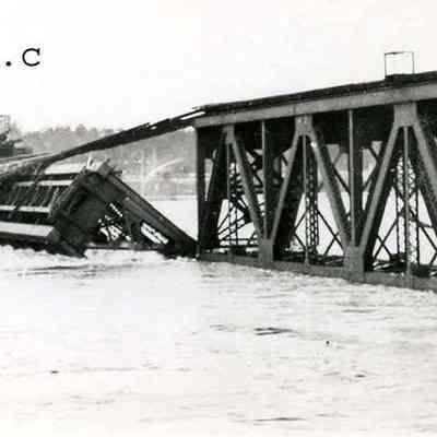 The railroad bridge during the 1936 flood.