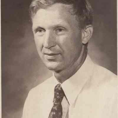 A photo view of Thomas C. Settlemire.