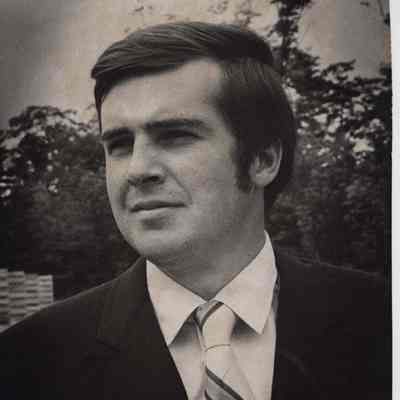 A photo view of Richard Page.