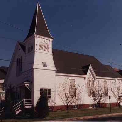 A photo view of the Unitarian Universalist Church. 11/16/1990.