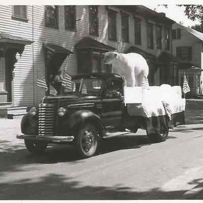Bowdoin College Float in Brunswick's 200th Anniversary Parade