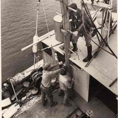 A photo view of Leni Gilliam putting on his tuna stand. 5/15/1992.