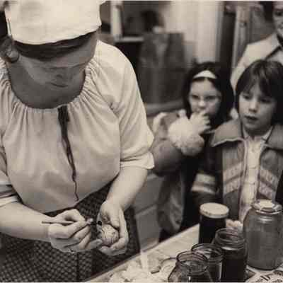 A photo view of coloring Easter eggs. 4/13/1981.