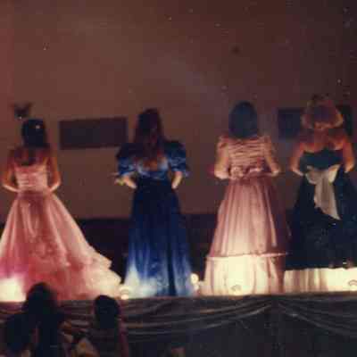 the contestants doing quarter turns
