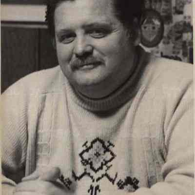 A photo view of Arthur Veno.