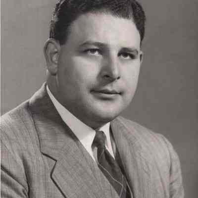 A photo view of David Klickstein.