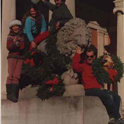 A photo view of Bowdoin students. 12/9/1987.