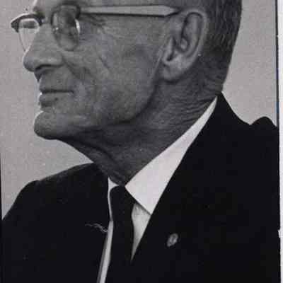 A photo view of C. Lloyd Hooker.