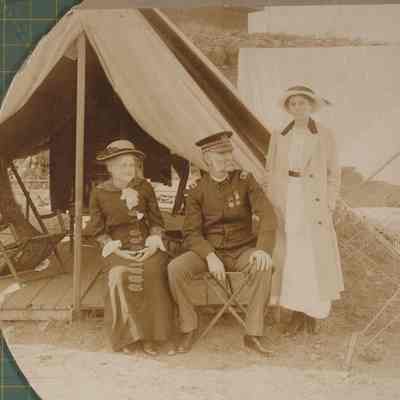 A photo William Peterson and 2 ladies.