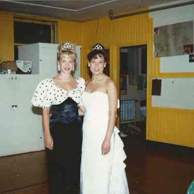 Lisa Kelly and outgoing Teen Queen Autumn Ison.
