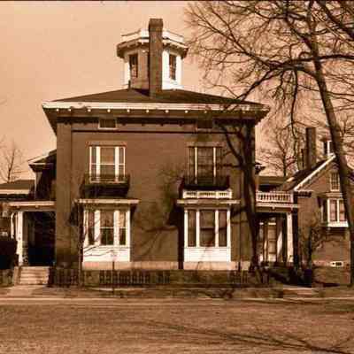 A photo view of the Skolfield-Whittier House. Late 1978.