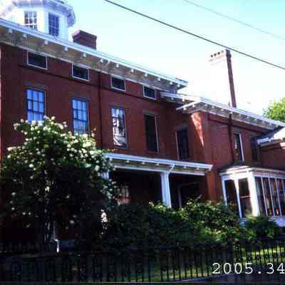 Side view of 159 Park Row.