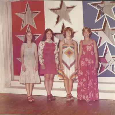 The four contestants Elizabeth, Nancie, Suzanne and Becky
