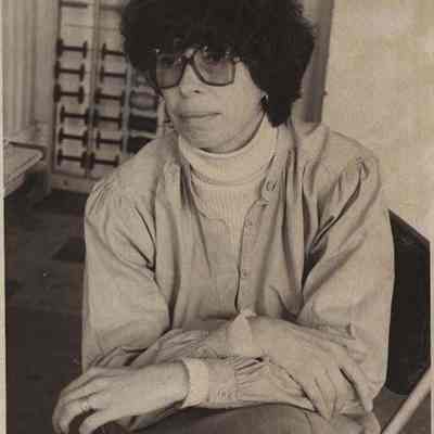 A photo view of Nan Ross.