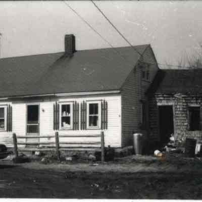 House on Meadow Road, Topsham next to the William Tate House