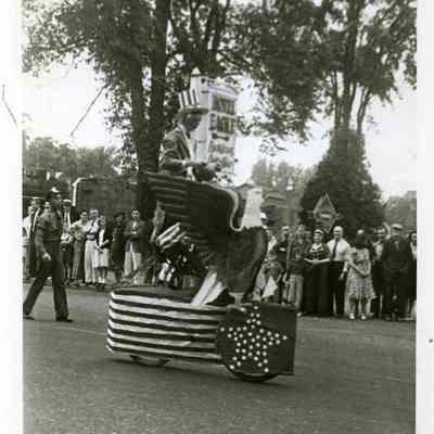 Hotel Eagle Float at the Brunswick Bicentennial Parade