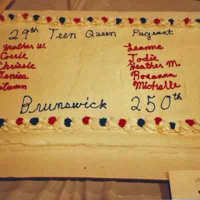 the cake with the contestants names