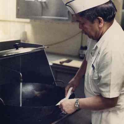 A photo view of Cesar Bello, Parkview chef. 4/10/1989.