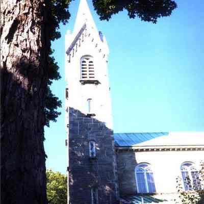 Side view of King's Chapel.